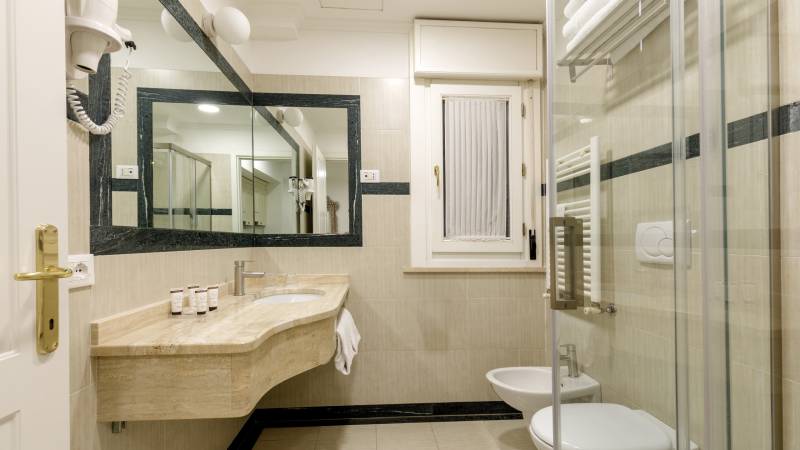 Aparthotel-Arcom-Palace-Pomezia-Foto-struttura-bagno-centro-Roma-7571